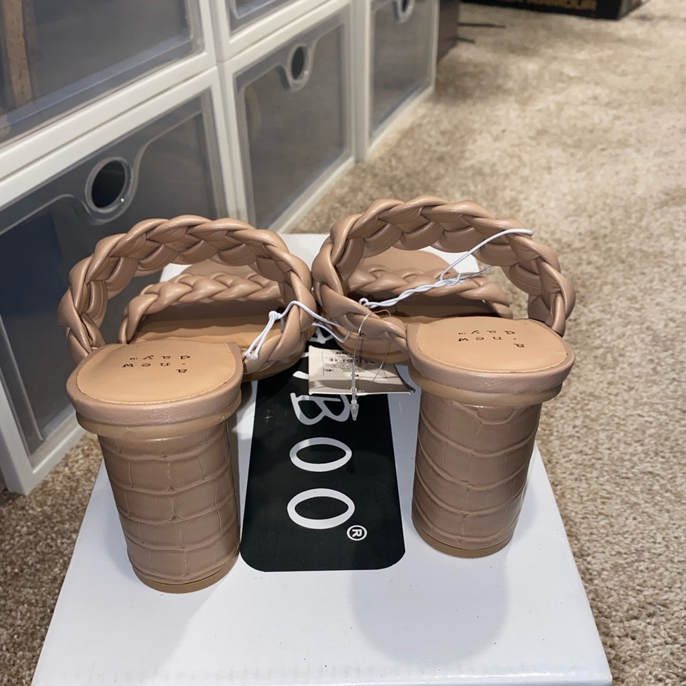 Nude Heels - Picture 2 of 3